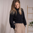 Alva V1 - Strickpullover mit Stehkragen aus Biobaumwolle, Schwarz