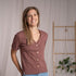 Josevine - Button T-Shirt aus Biobaumwolle, Rotbraun