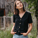 Josevine - Button T-Shirt aus Biobaumwoll-Mix, Schwarz