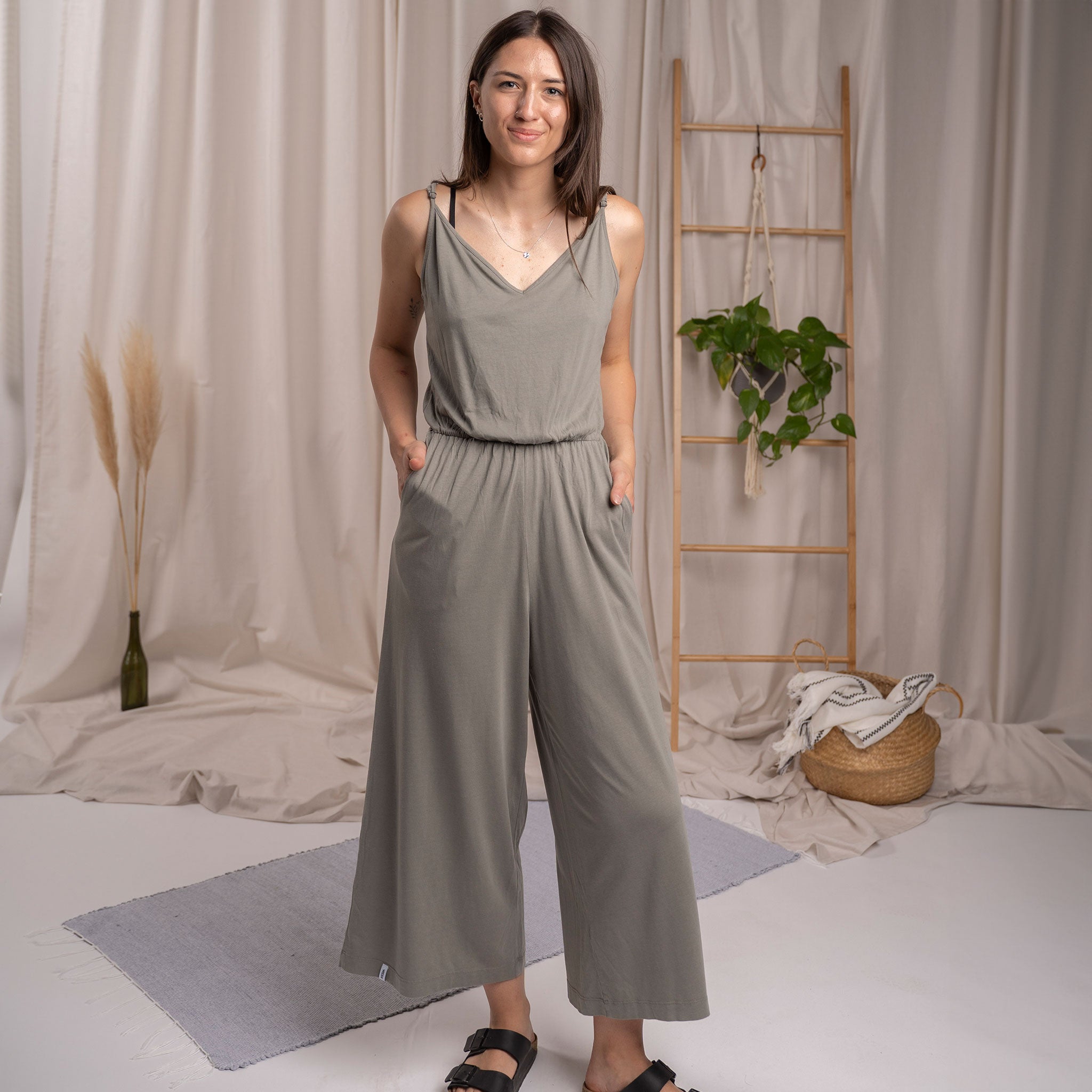 Velicity - Jumpsuit aus Tencel-Mix, Salbei - Vresh, Sustainable and Fair  Made in Europe – Vresh Clothing