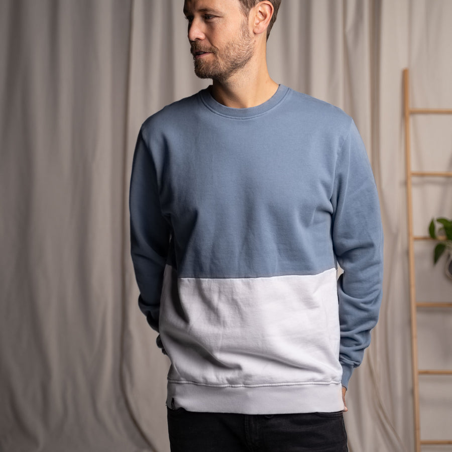 Vindus - Regular Fit Colourblock Sweater aus Biobaumwolle, Rauchblau/Grau
