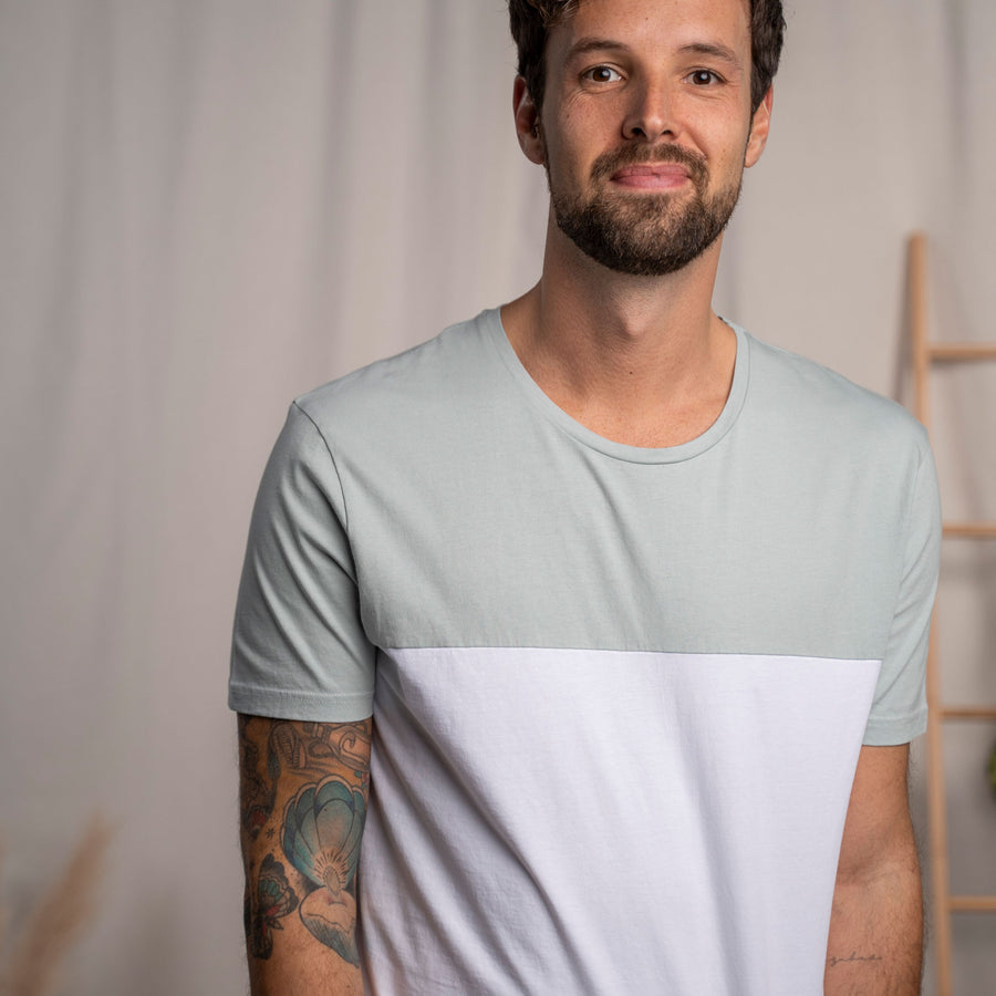 Olav - Classic Fit Colourblock T-Shirt aus Biobaumwolle, Aqua/Weiß