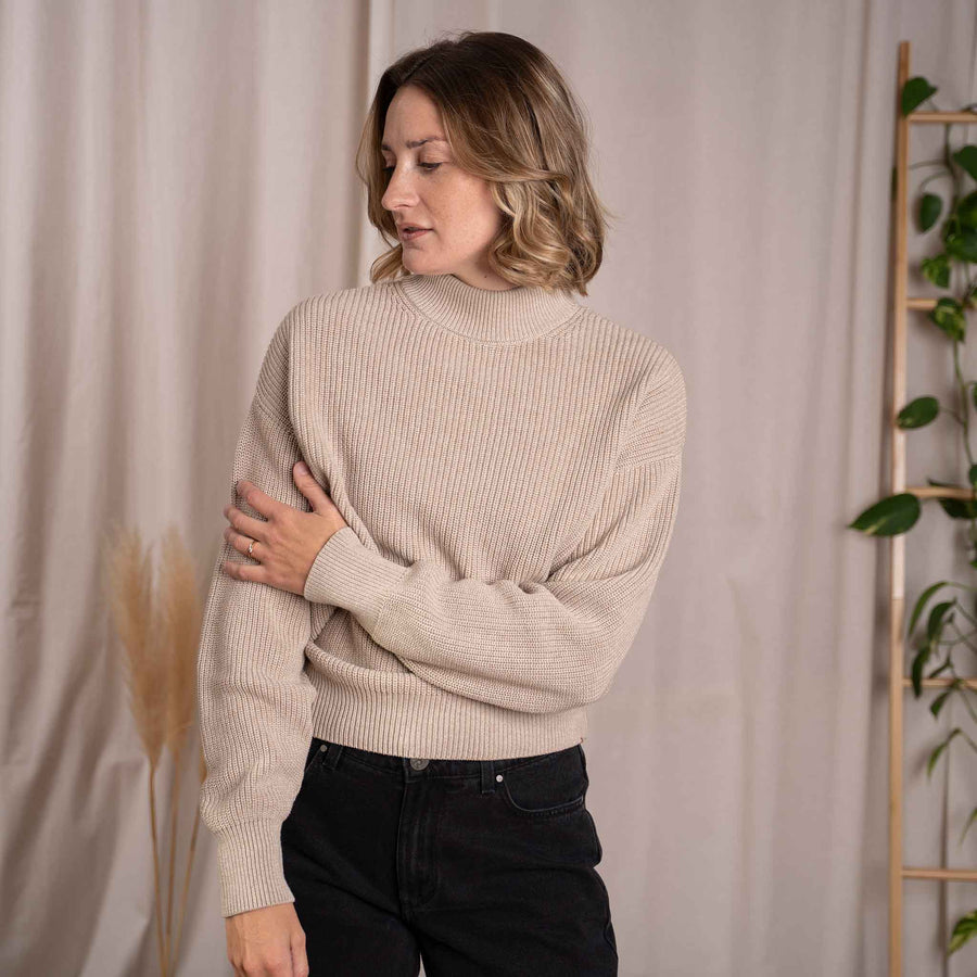 Alva - Strickpullover mit Stehkragen aus Biobaumwolle, Beige