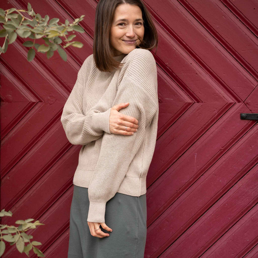 Alva - Strickpullover mit Stehkragen aus Biobaumwolle, Beige
