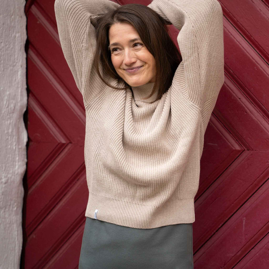 Alva - Strickpullover mit Stehkragen aus Biobaumwolle, Beige