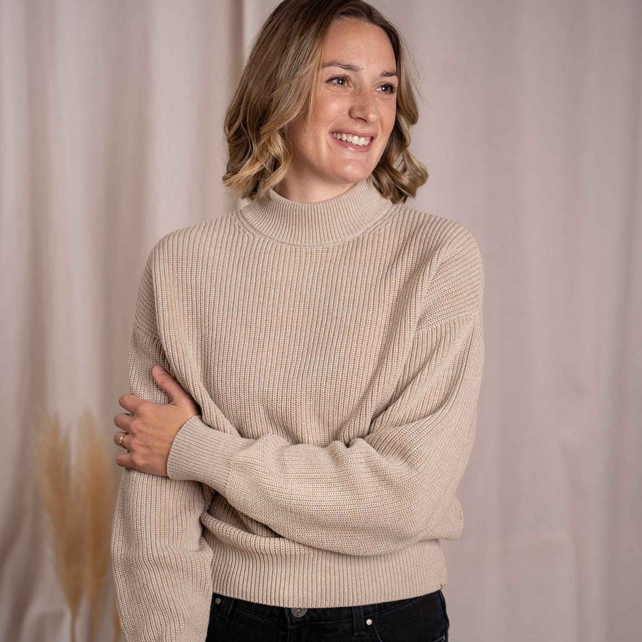 Alva - Strickpullover mit Stehkragen aus Biobaumwolle, Beige