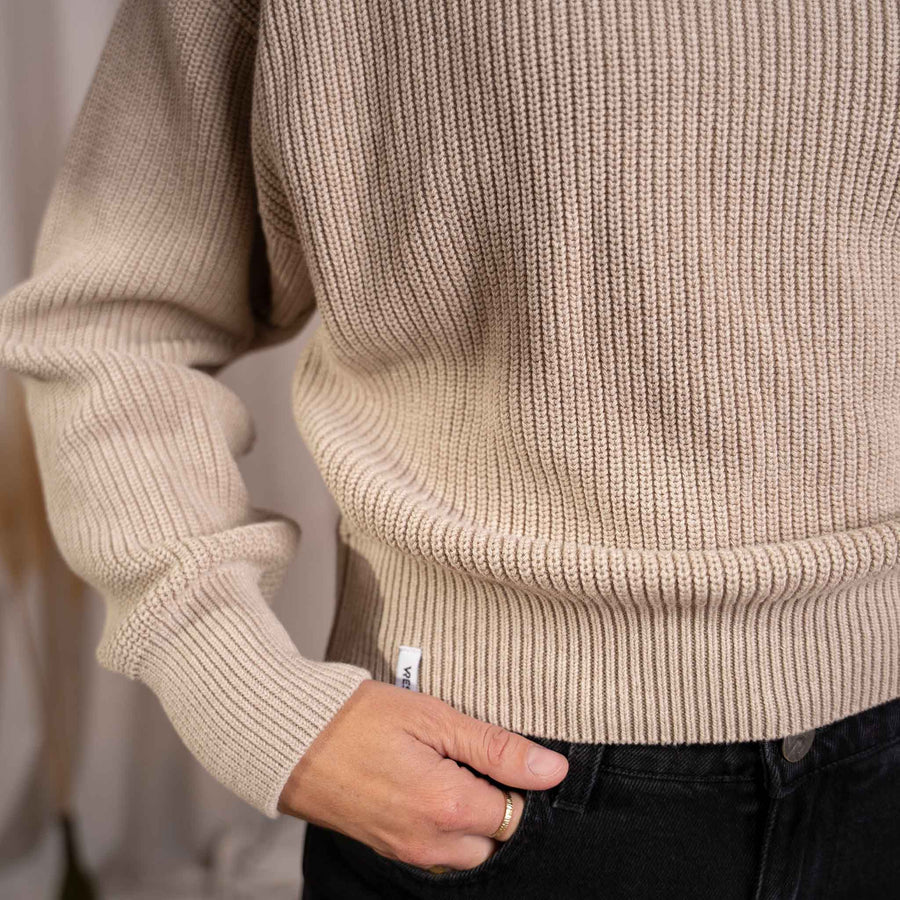 Alva - Strickpullover mit Stehkragen aus Biobaumwolle, Beige
