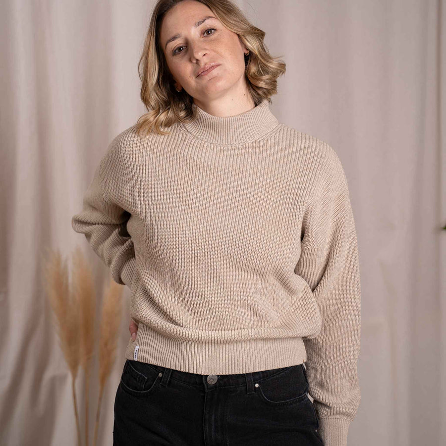 Alva - Strickpullover mit Stehkragen aus Biobaumwolle, Beige