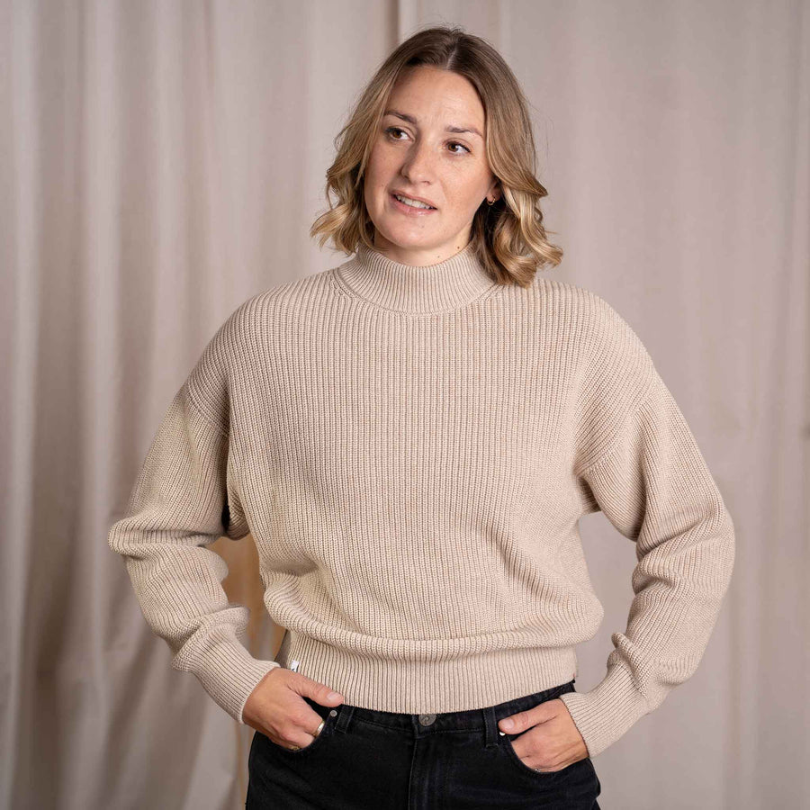 Alva - Strickpullover mit Stehkragen aus Biobaumwolle, Beige