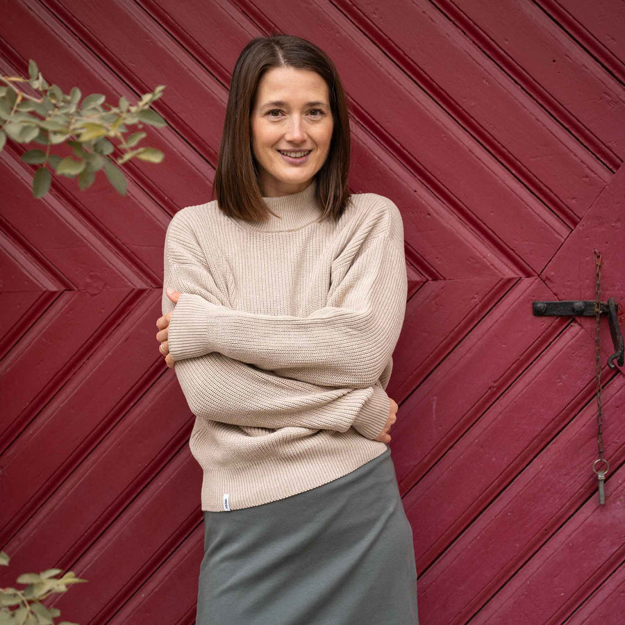 Alva - Strickpullover mit Stehkragen aus Biobaumwolle, Beige