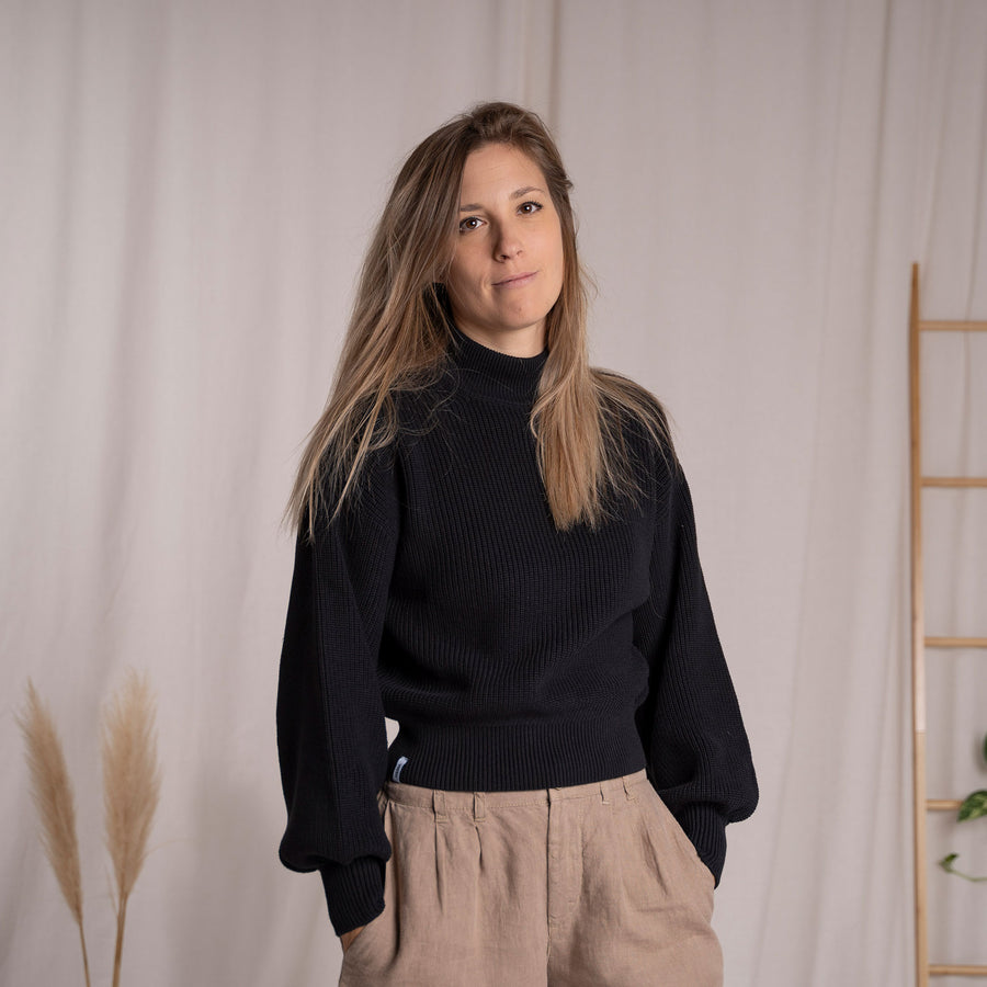 Alva V1 Strickpullover mit Stehkragen aus Biobaumwolle, Schwarz