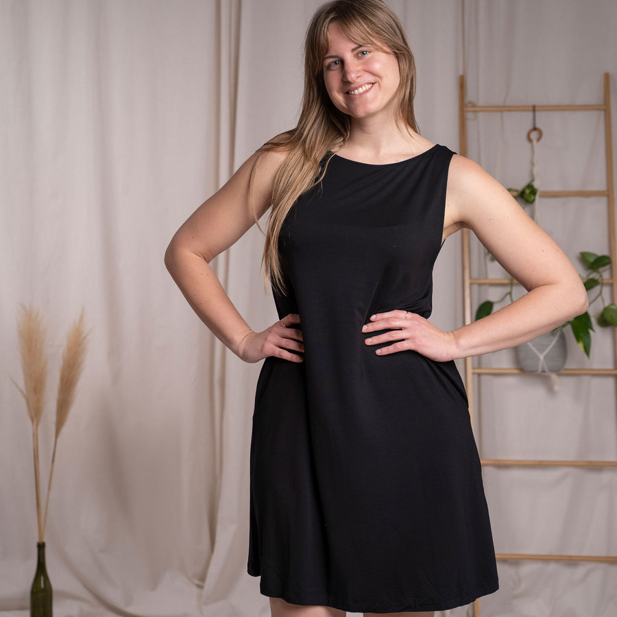 Avrodite - Trägerkleid aus Tencel, Schwarz