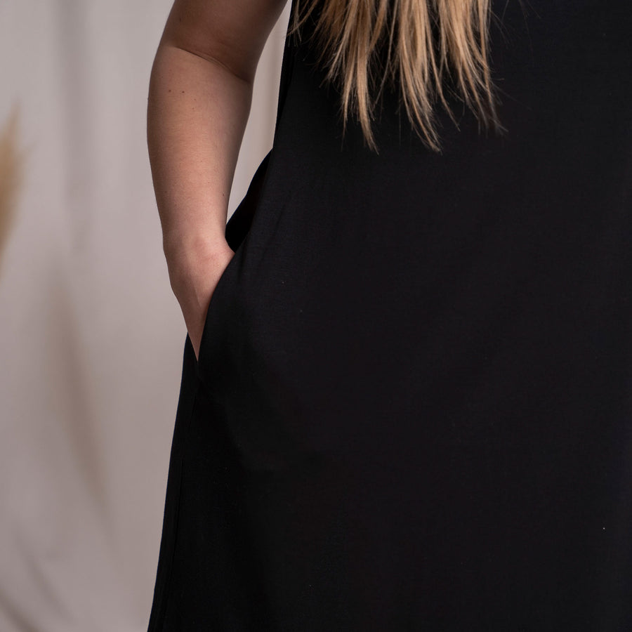 Avrodite - Trägerkleid aus Tencel, Schwarz