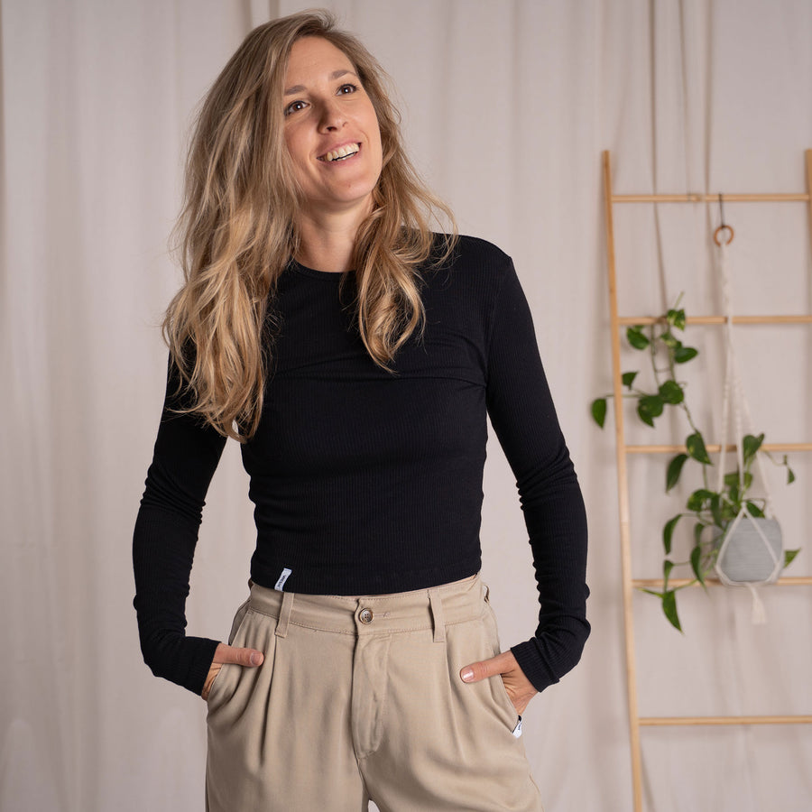 Merve, Crop Longsleeve aus Bambus, Schwarz