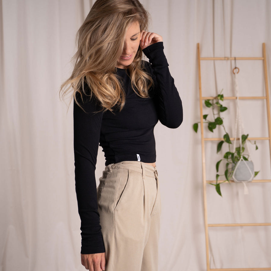 Merve, Crop Longsleeve aus Bambus, Schwarz
