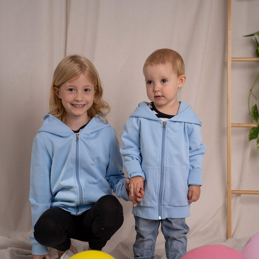 Mini Vischi - Kinder Zip-Hoodie aus Biobaumwolle, Hellblau