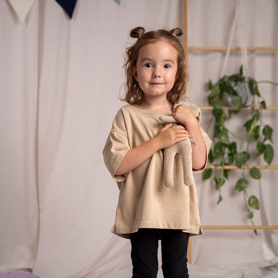 Mini Vlamingo - Oversized Kinder T-Shirt aus dicker Biobaumwolle, Beige