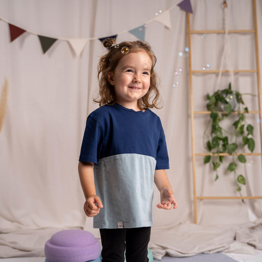 Mini Vuchs - Colorblock T-Shirt aus Biobaumwolle, Dunkelblau/Hellblau