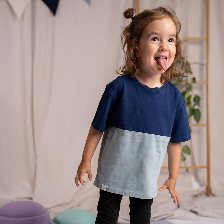 Mini Vuchs - Colorblock T-Shirt aus Biobaumwolle, Dunkelblau/Hellblau