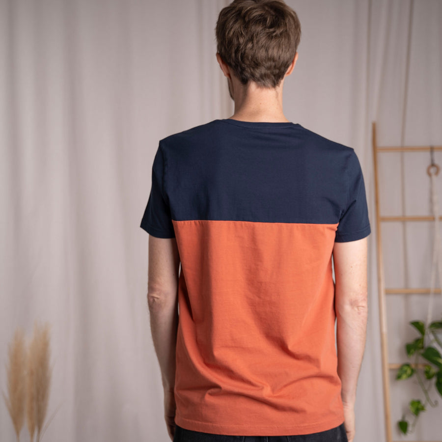 Olav - Classic Fit Colourblock T-Shirt aus Biobaumwolle, Navy/Clay