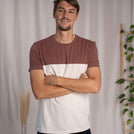 Olav - Classic Fit Colourblock T-Shirt aus Biobaumwolle, Rotbraun/Ecru