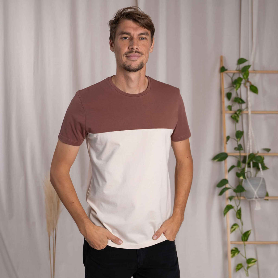 Olav - Classic Fit Colourblock T-Shirt aus Biobaumwolle, Rotbraun/Ecru
