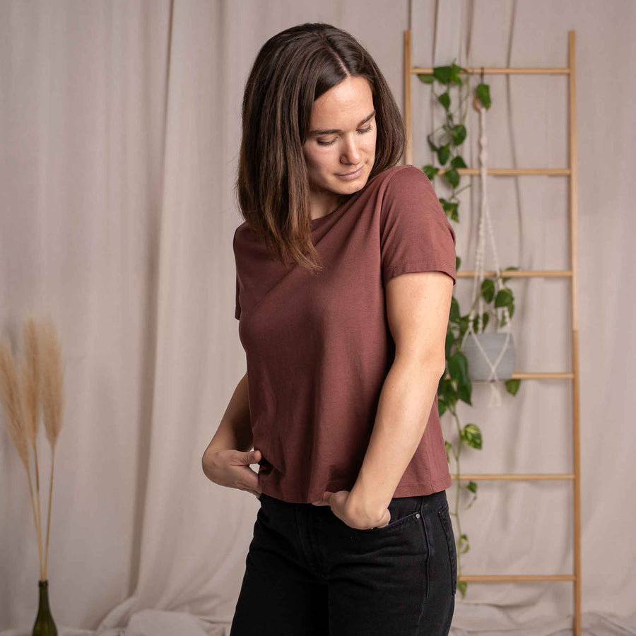 Veli - Crop T-Shirt aus Tencel-Mix, Rotbraun