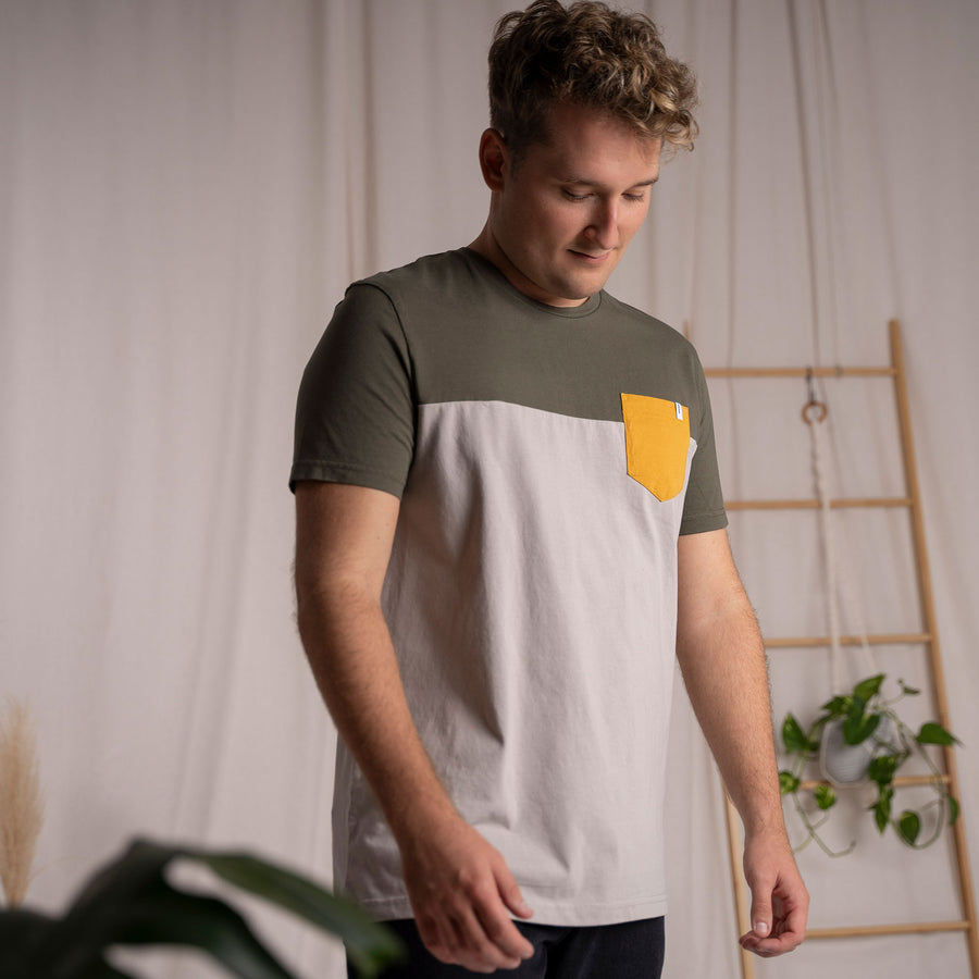 Verdy - Classic Fit Colourblock T-Shirt mit Brusttasche aus Biobaumwolle, Olive/Hellgrau/Senfgelb