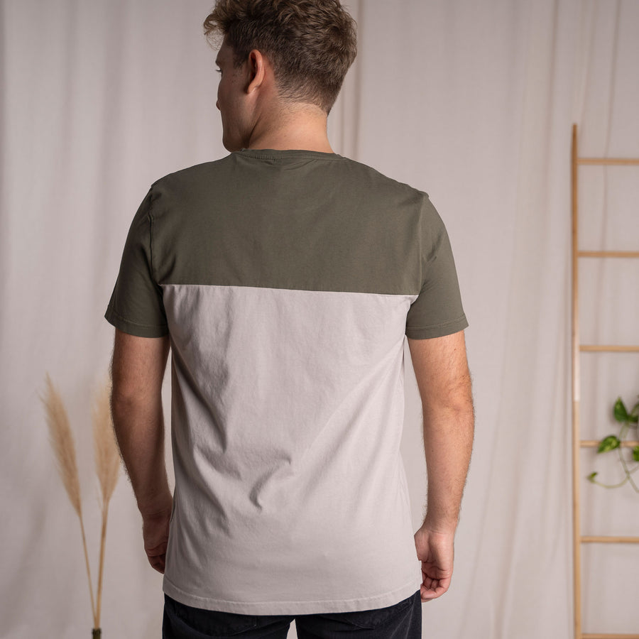 Verdy - Classic Fit Colourblock T-Shirt mit Brusttasche aus Biobaumwolle, Olive/Hellgrau/Senfgelb