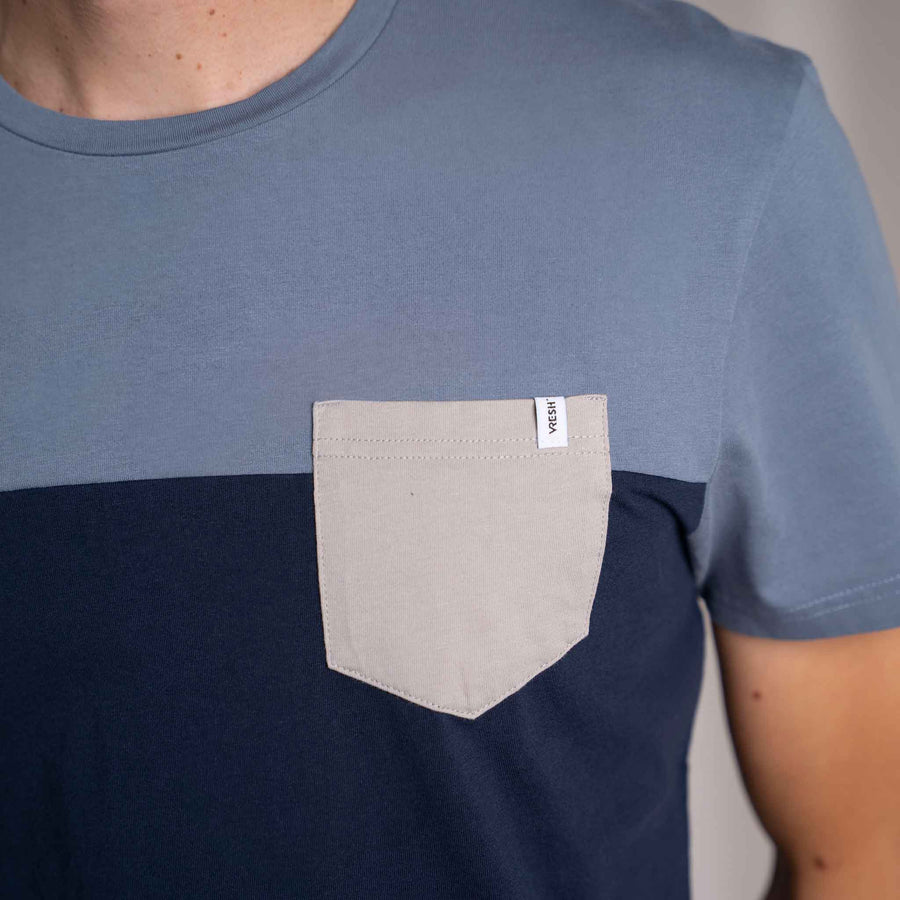 Verdy - Classic Fit Colourblock T-Shirt mit Brusttasche aus Biobaumwolle, Navy/Rauchblau/Grau