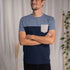 Verdy - Classic Fit Colourblock T-Shirt mit Brusttasche aus Biobaumwolle, Navy/Rauchblau/Grau
