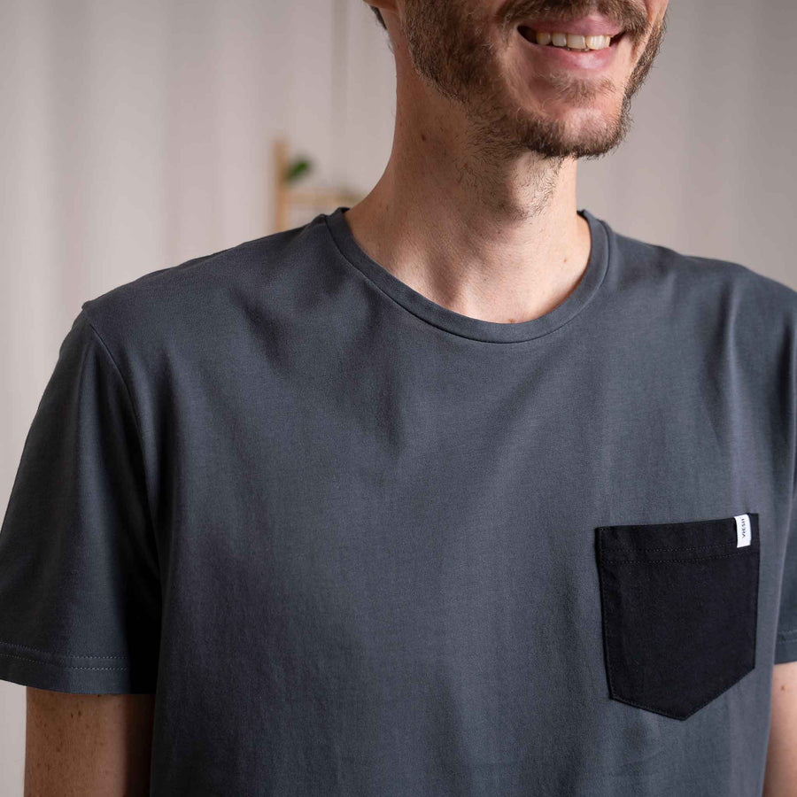 Vilip - Classic Fit T-Shirt mit Brusttasche aus Biobaumwolle, Grau/Schwarz