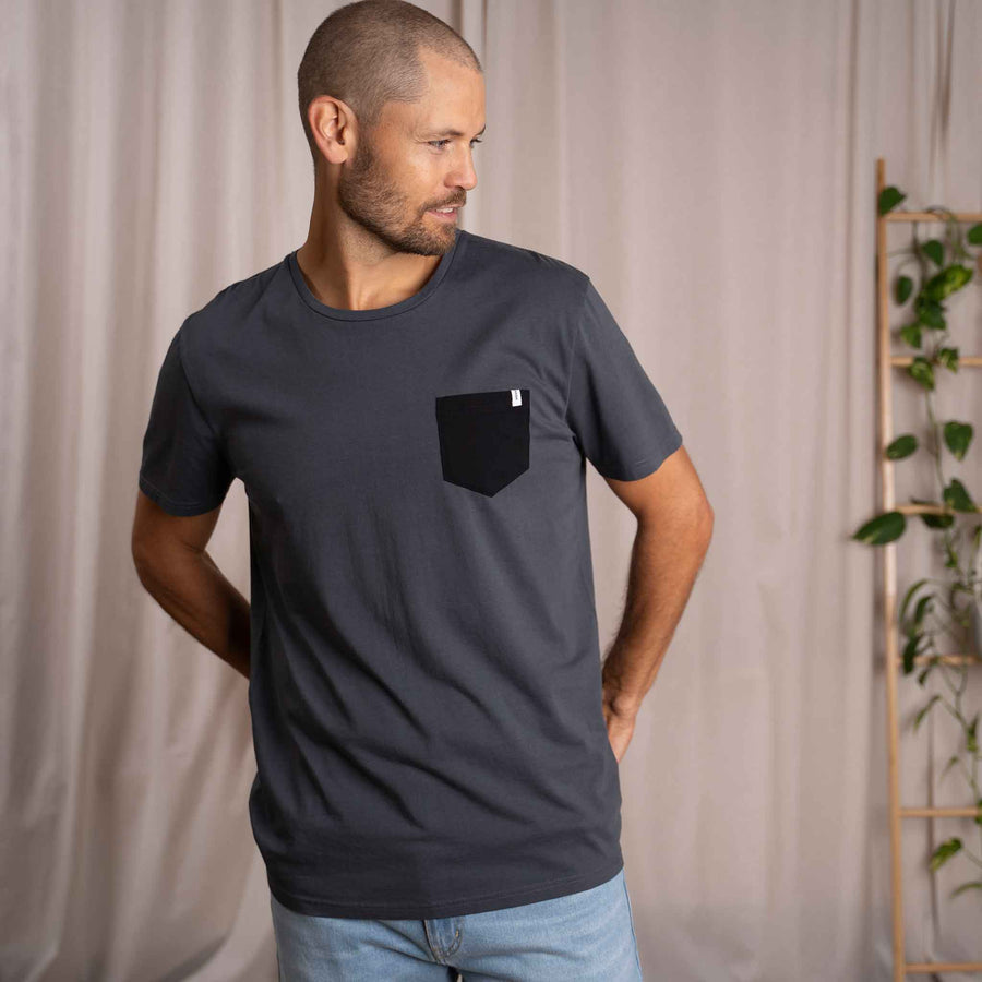 Vilip - Classic Fit T-Shirt mit Brusttasche aus Biobaumwolle, Grau/Schwarz