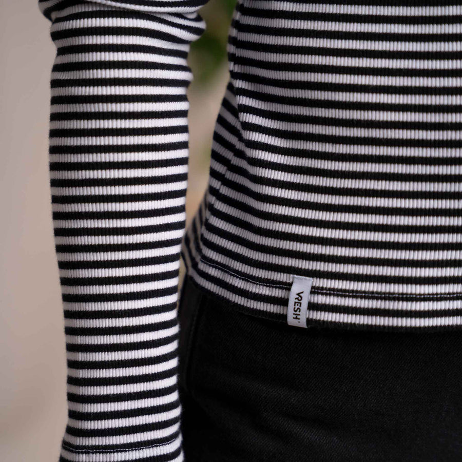 Viyola - Turtle Neck Longsleeve aus Biobaumwolle, Gestreift S/W