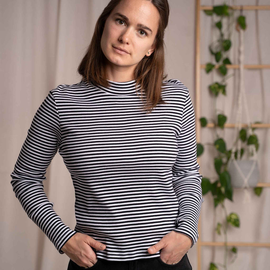 Viyola - Turtle Neck Longsleeve aus Biobaumwolle, Gestreift S/W