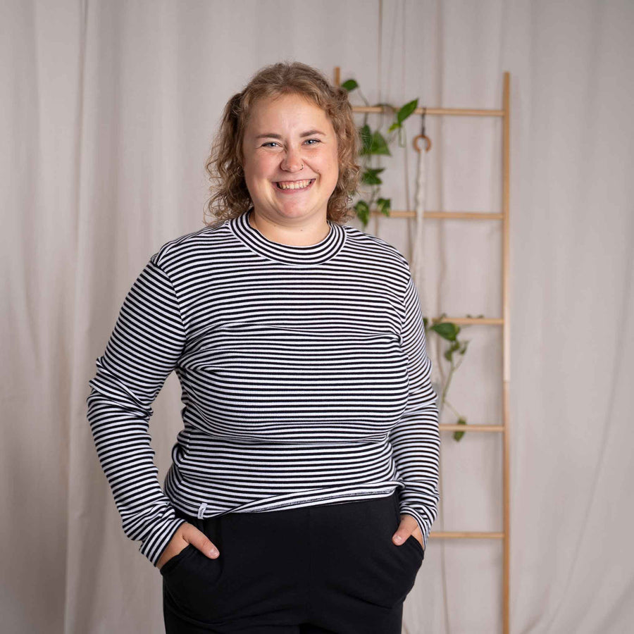 Viyola - Turtle Neck Longsleeve aus Biobaumwolle, Gestreift S/W