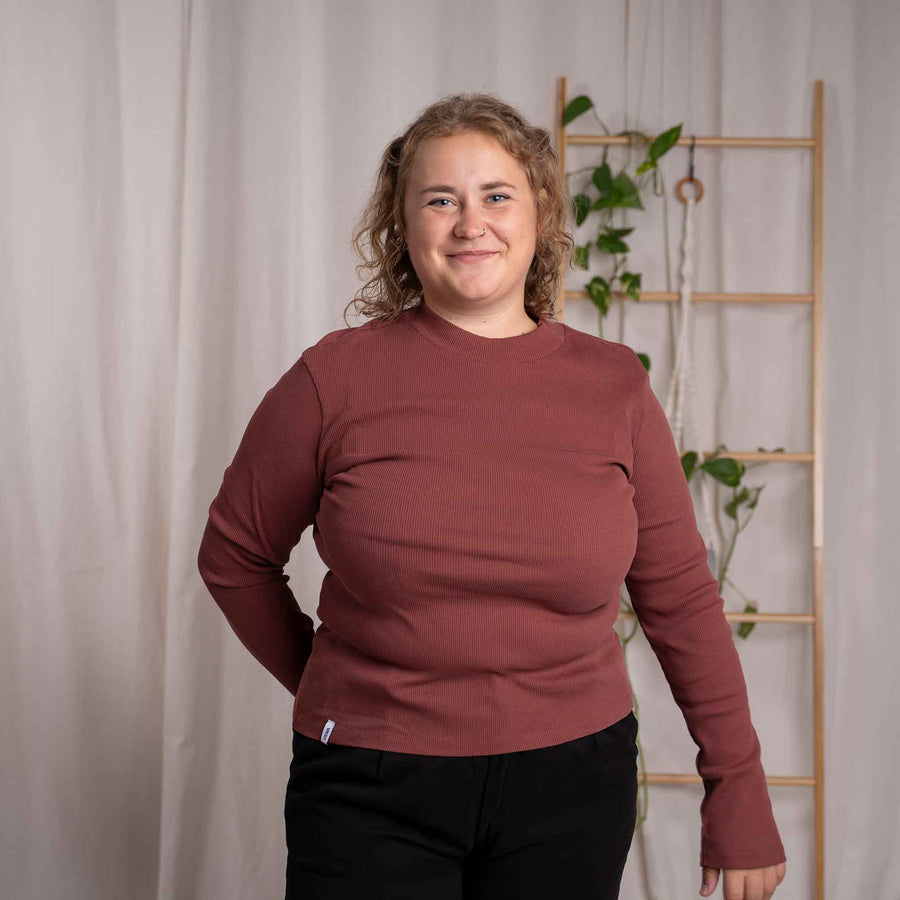 Viyola - Turtle Neck Longsleeve aus Biobaumwolle, Mahagoni