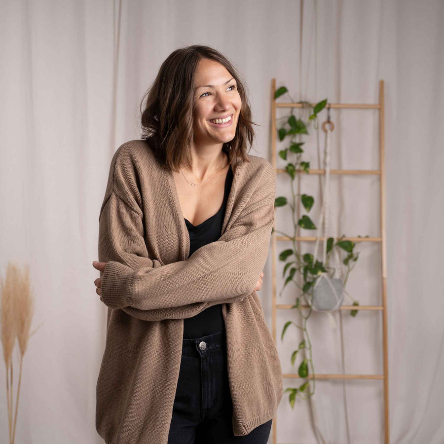 Vreda - Strick Cardigan aus Biobaumwolle, Camel