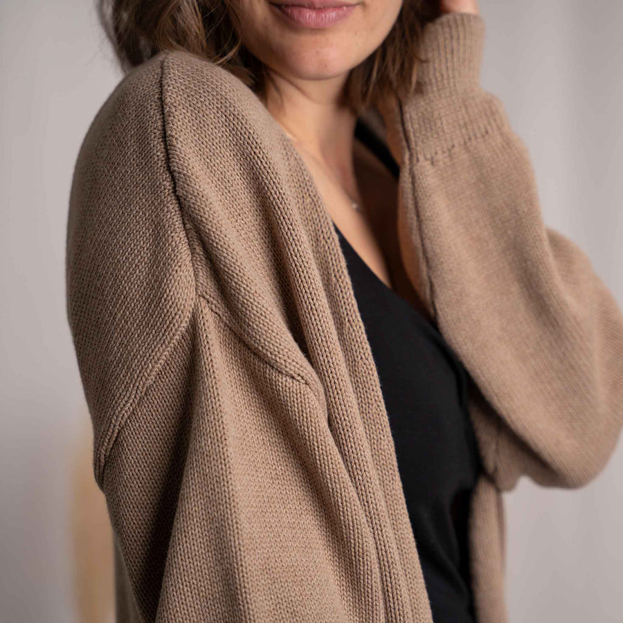 Vreda - Strick Cardigan aus Biobaumwolle, Camel