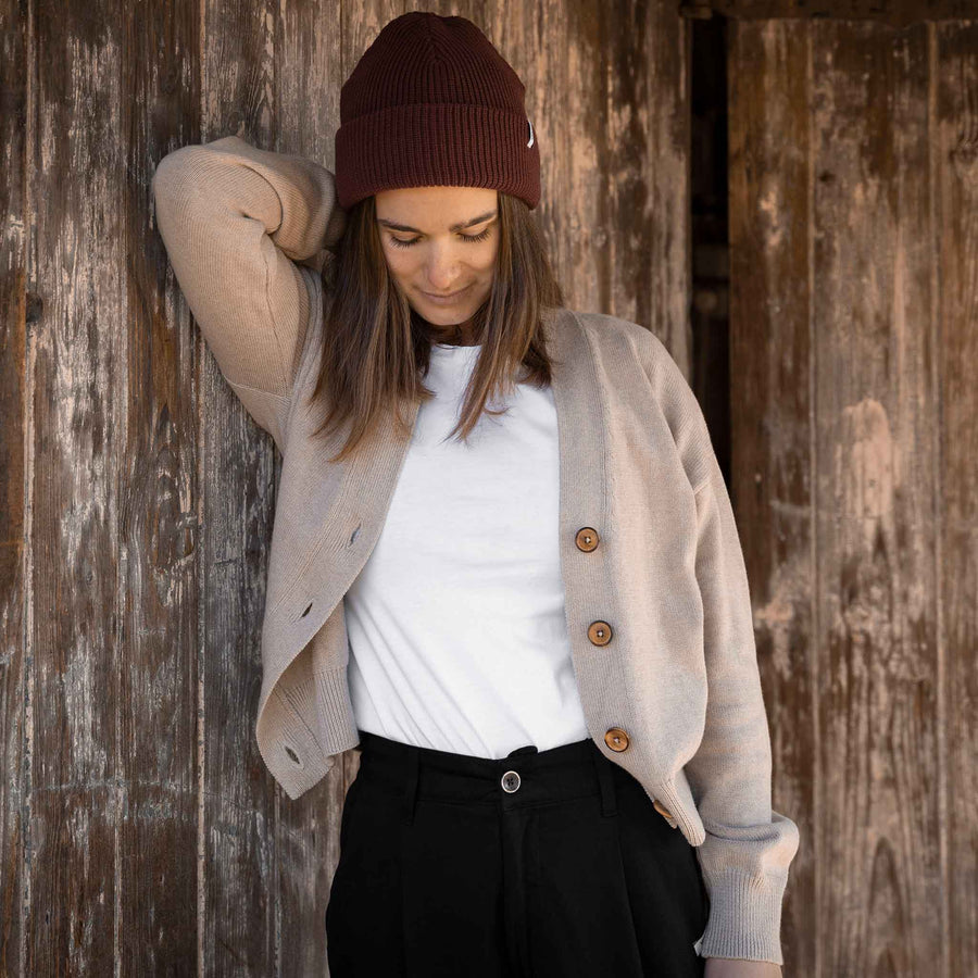 Vreia - Kurze Strickjacke aus Biobaumwolle, Beige