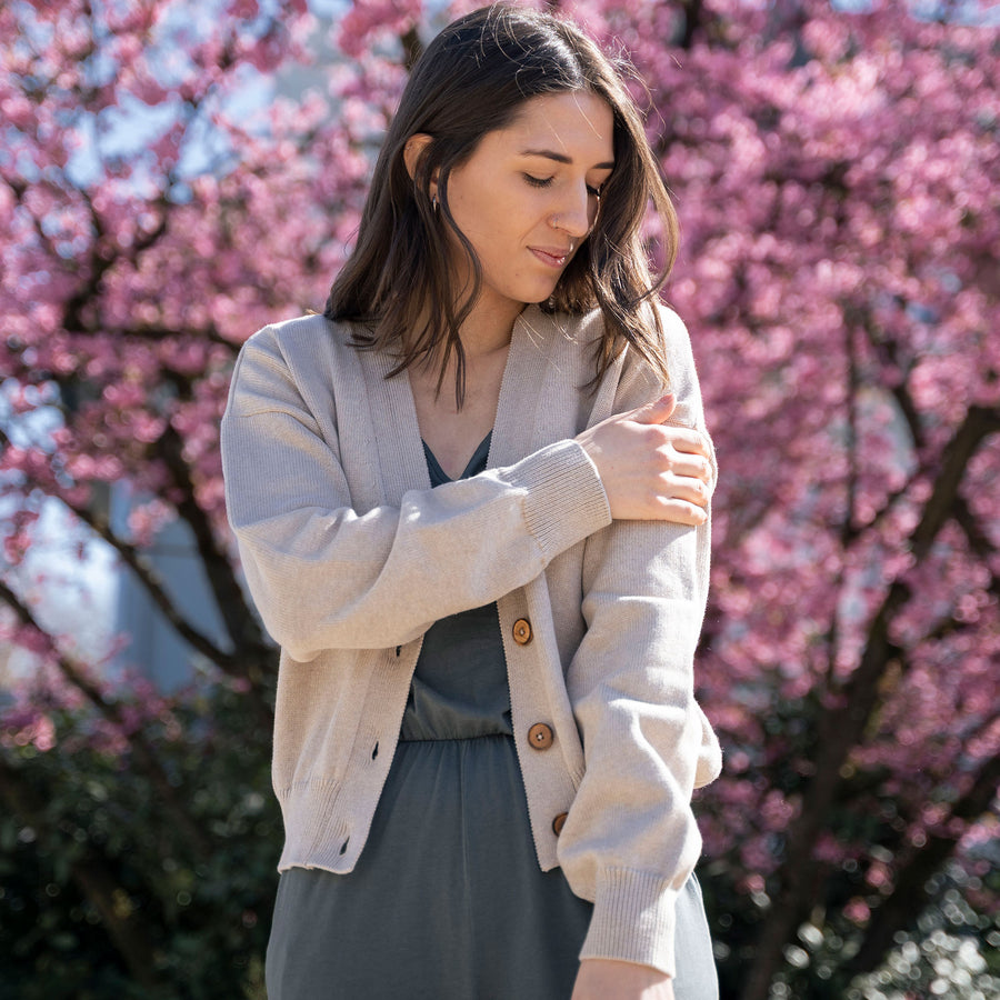 Vreia, Kurze Strickjacke aus Biobaumwolle, Beige