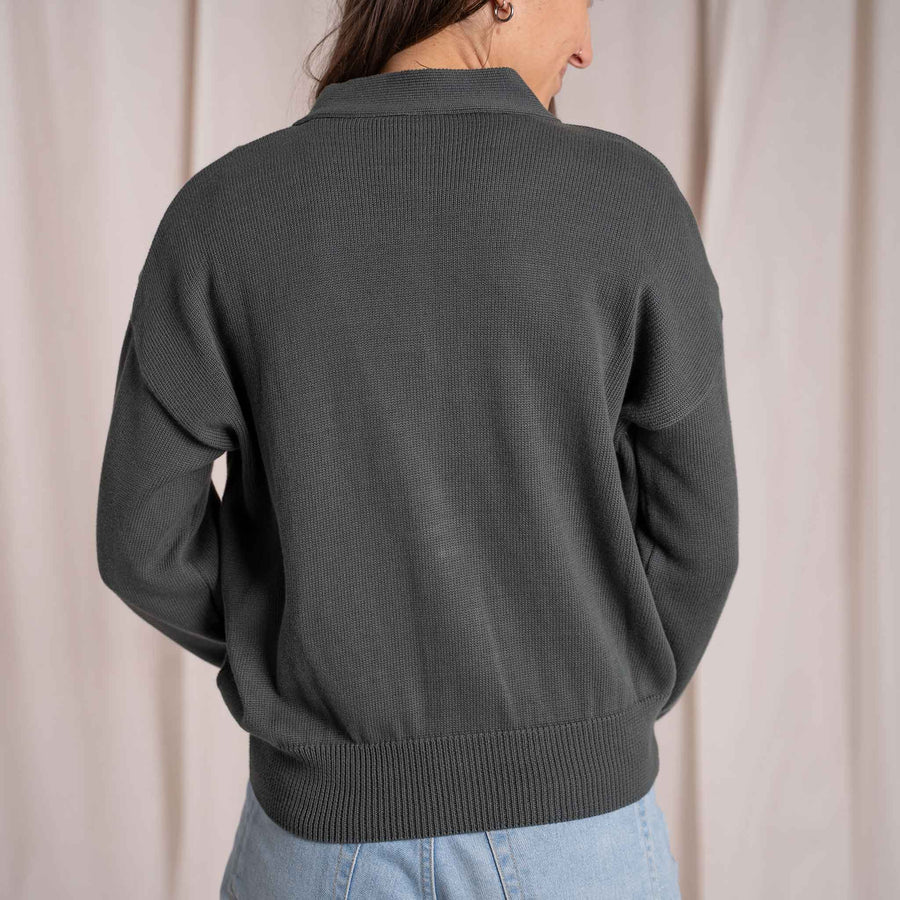 Vreia - Kurze Strickjacke aus Biobaumwolle, Tannengrün