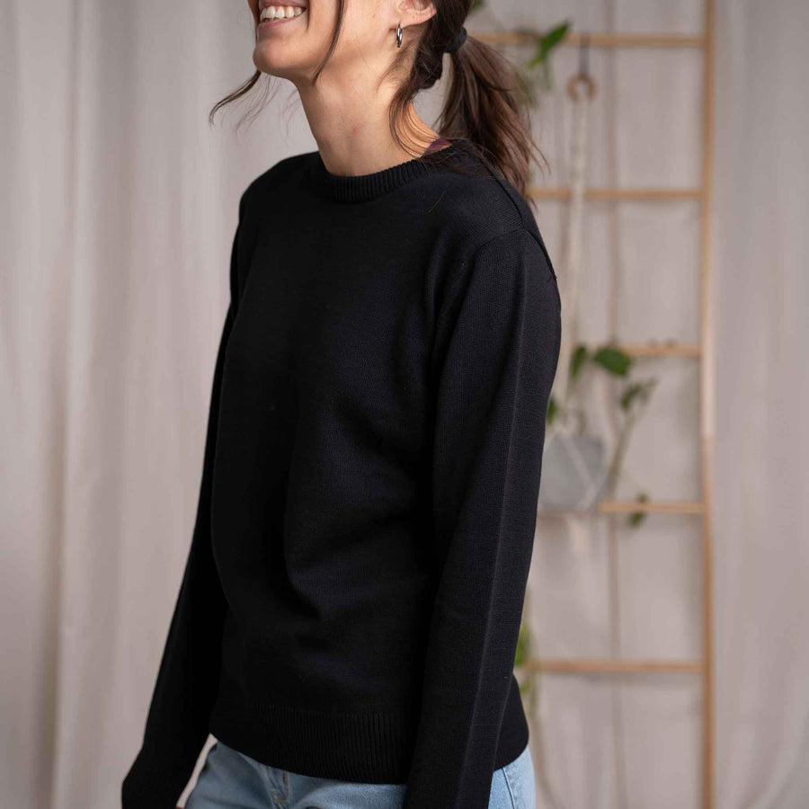 Vrenja - Klassischer Strickpullover aus Biobaumwolle, Schwarz