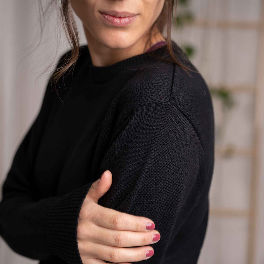 Vrenja - Klassischer Strickpullover aus Biobaumwolle, Schwarz
