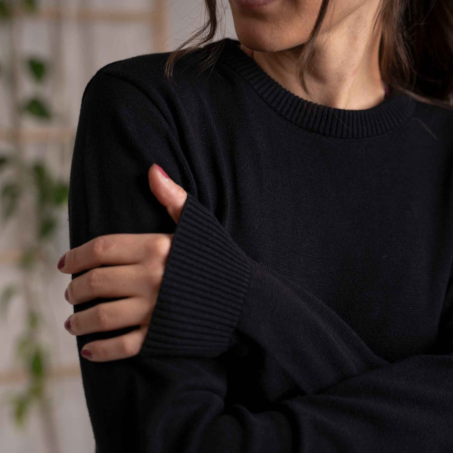 Vrenja - Klassischer Strickpullover aus Biobaumwolle, Schwarz