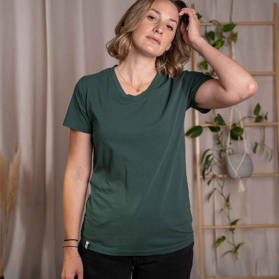 Vroni - V-Neck T-Shirt aus Biobaumwolle, Dunkelgrün